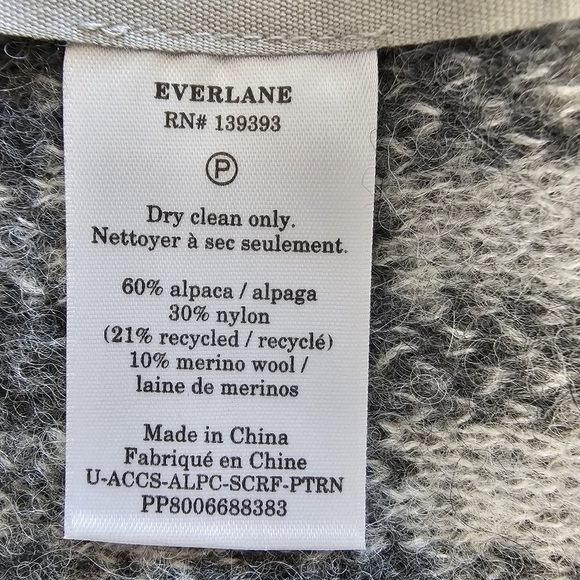 🆕Everlane Unisex The Alpaca Patterned Scarf Gray Buffalo Check One Size NWT - Picture 6 of 9